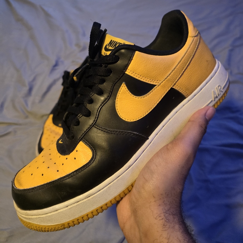 Nike Air Force One Black/University Gold